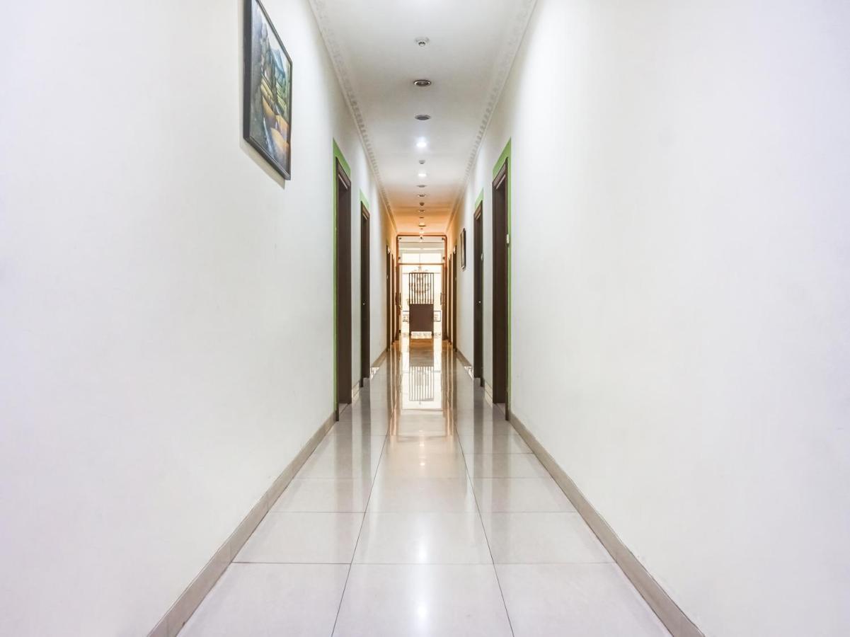 Collection O 91071 Hotel Desa Wisata Tmii Джакарта Экстерьер фото